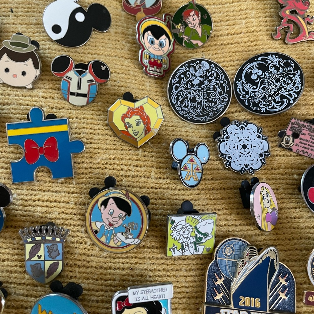 25 Official Disney Pins